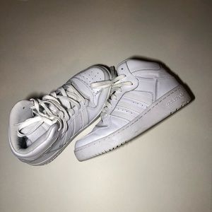 ADIDAS VS Hoops Mid Sneaker kids size 5.5us